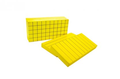 Este material sirve para el cálculo de volumen, consiste en 5 rectángulos de madera de color amarillo