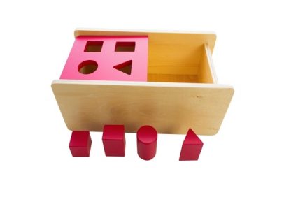 Caja con 4 Prismas Diferentes-Material Montessori-vista frontal