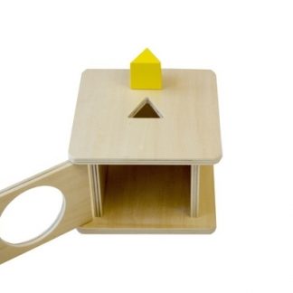 Caja con encaje de prisma triangular de madera - Material montessori-vista frontal