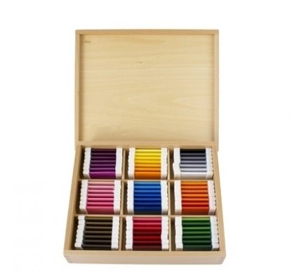 MMM072 - Tabletas de color de plástico (3a caja) - Material Montessori - vista frontal con tapa abierta